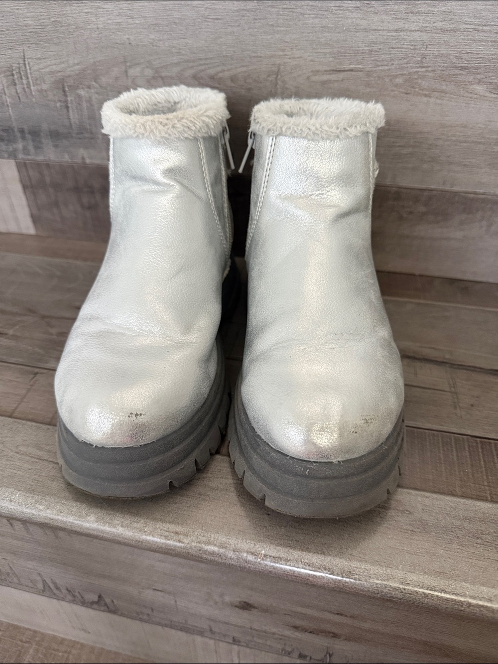 OshKosh B'gosh Silver Faux-Fur Collar Platform Ankle Boots